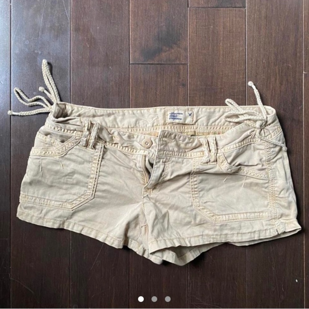 SOLD Vintage American eagle outfitters khaki shorts